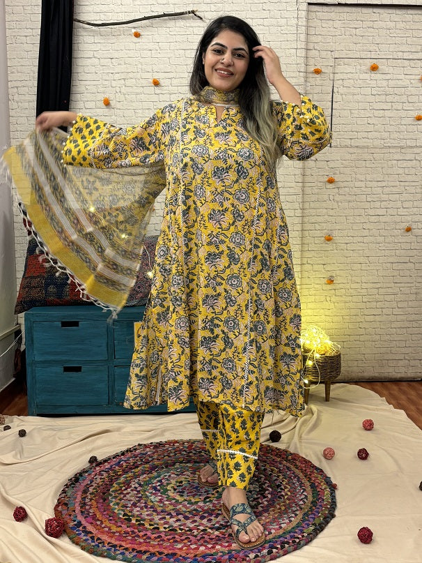 Kaner Hand Block Printed Suit Set with Lace Detailing
