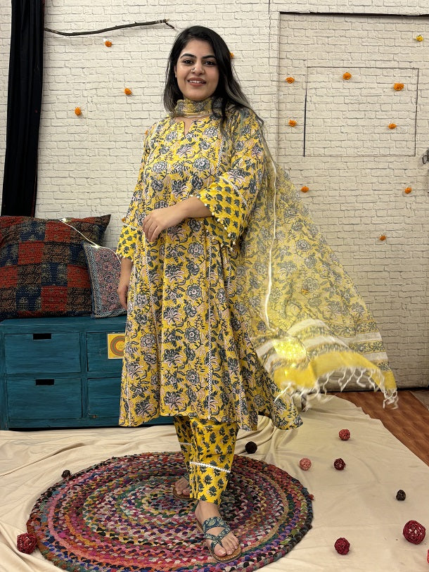 Kaner Hand Block Printed Suit Set with Lace Detailing