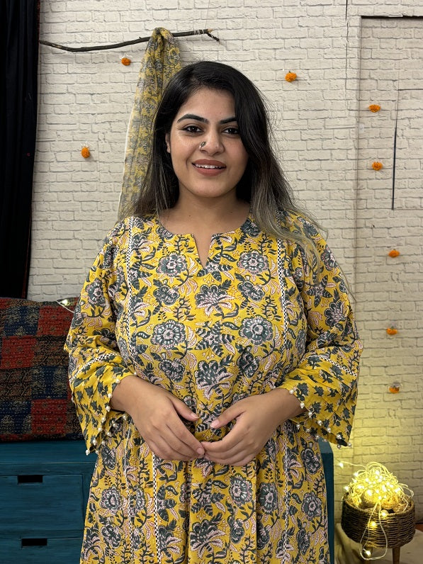 Kaner Hand Block Printed Suit Set with Lace Detailing